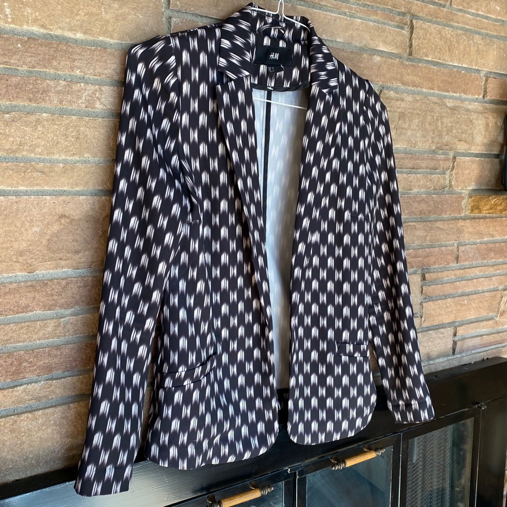 H&M Chic Patterned Blazer - Picture 2 of 10